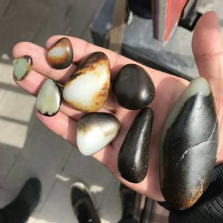籽料里的黑珍珠:一张图看懂黑皮和田玉的特征! 和田玉鉴定保养知识大